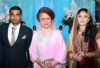 তামিম-আশেয়ার সঙ্গে খালেদা জিয়া।ছবি ফেসবুক থেকে সংগৃহীত।