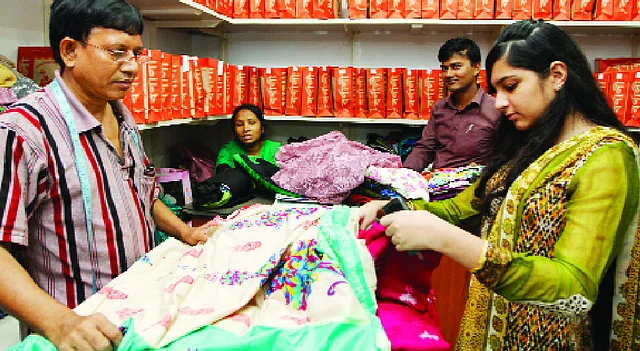 পছন্দের নকশায় ঈদের পোশাকটি বানিয়ে নিতে পারেন এখনই। ছবি: নকশা