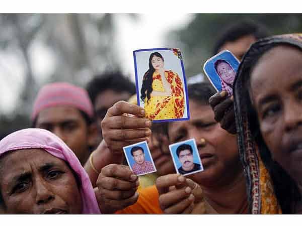 রানা প্লাজার নিহত শ্রমিকদের সন্ধানে স্বজনেরা