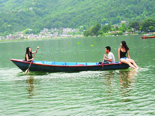 পোখারার ফেওয়া লেক