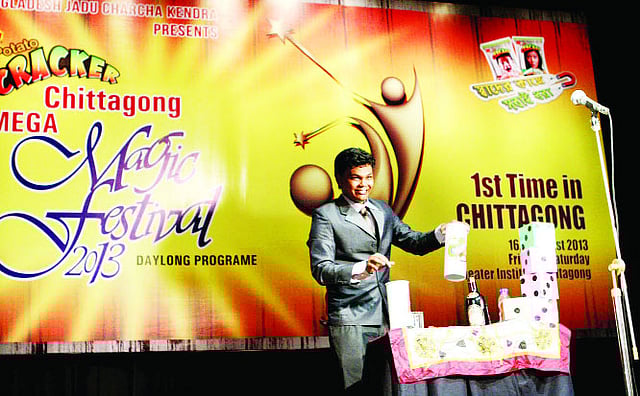চট্টগ্রামে জাদু উত্সবে বসেছিল দেশি-বিদেশি জাদুকরের মেলা প্রথম আলো