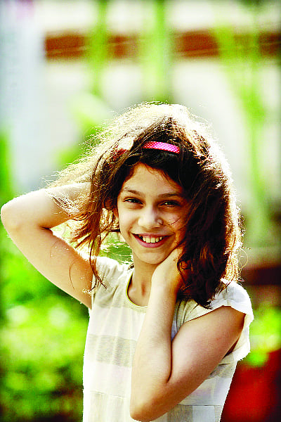 এই বয়সে চুল পরিষ্কার রাখাটাই সবচেয়ে জরুরি। মডেল: সাঁঝবাতি