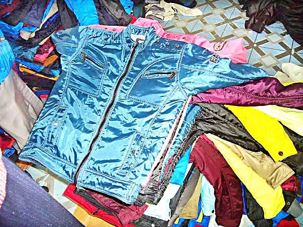 ঝুট কাপড়ের তৈরি পোশাক