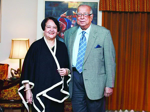 সস্ত্রীক ফারুক চৌধুরী