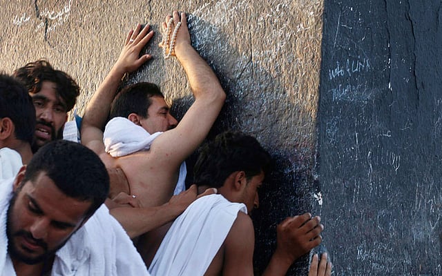 মক্কায় আরাফাতের ময়দানে মুসল্লিরা পালন করছেন পবিত্র হজ। ছবি: রয়টার্স।