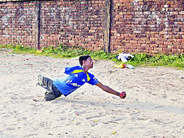 তুখোড় ফিল্ডার শরীফ