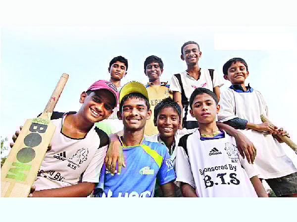 ক্যাপ্টেন শরীফ ও তার দল কামাল গেট জুনিয়র বয়েজ