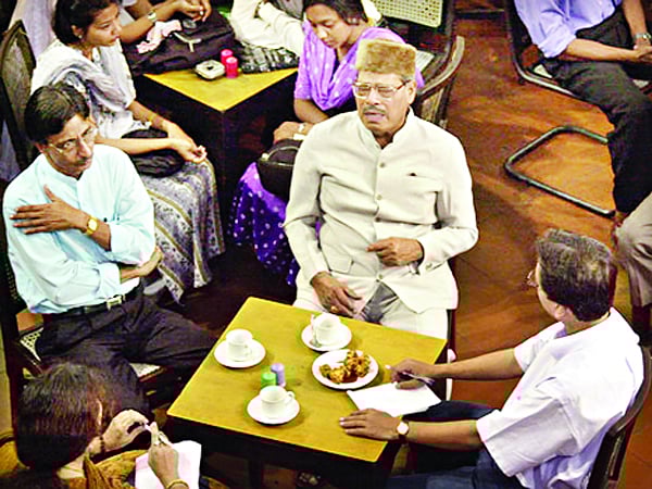 কফি হাউসের আড্ডায়