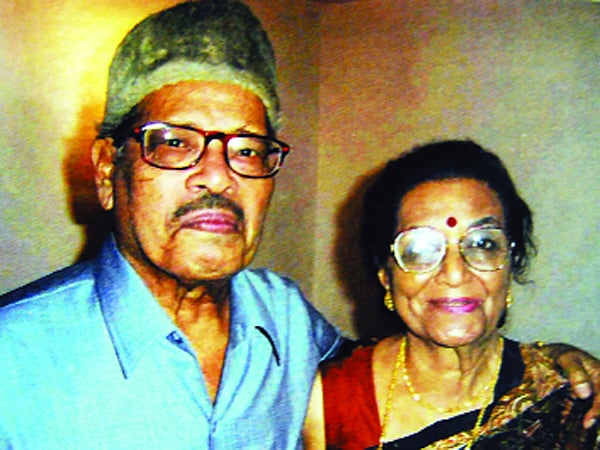 স্ত্রী সুলোচনা কুমারনের সঙ্গে