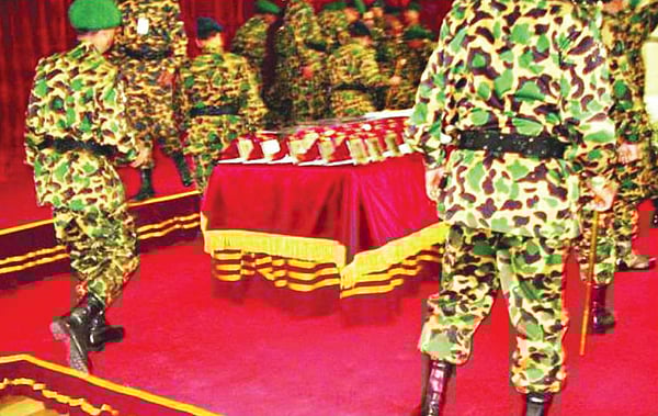 বিদ্রোহ শুরুর মুহূর্ত। মহাপরিচালকের ওপর আক্রমন