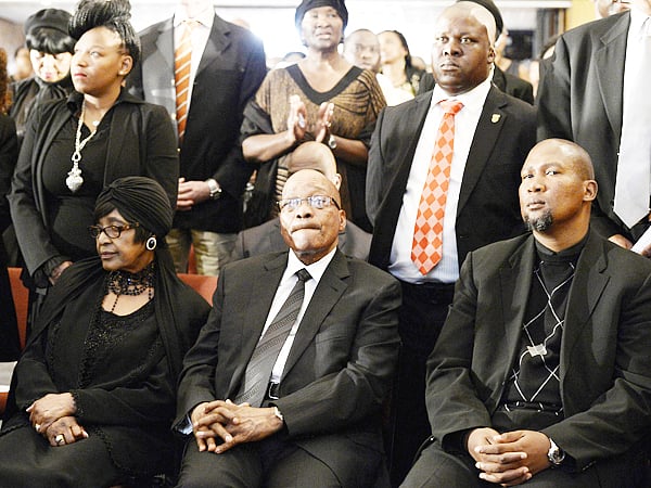 জোহানেসবার্গে গতকাল নেলসন ম্যান্ডেলার স্মরণে আয়োজিত প্রার্থনা সভায় (বাঁ থেকে) তাঁর সাবেক স্ত্রী উইনি ম্যান্ডেলা, দক্ষিণ আফ্রিকার প্রেসিডেন্ট জ্যাকব জুমা ও নাতি মান্ডলা ম্যান্ডেলা । ছবি: এএফপি