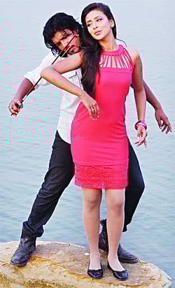 জোনাকির আলো ছবিতে মীম ও কল্যাণ