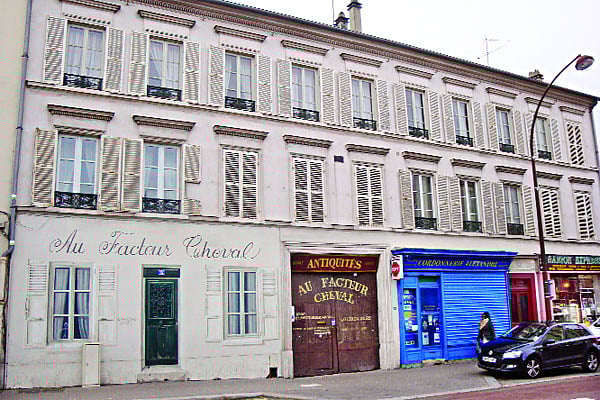 ভার্সাইয়ের এই ভবনই ছিল কবি মাইকেল মধুসূদন দত্তের ঠিকানা