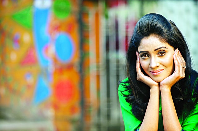 এই মৌসুমে নিয়ম করে ঠোঁটের যত্ন নিন। মডেল: মিথিলা ছবি: নকশা