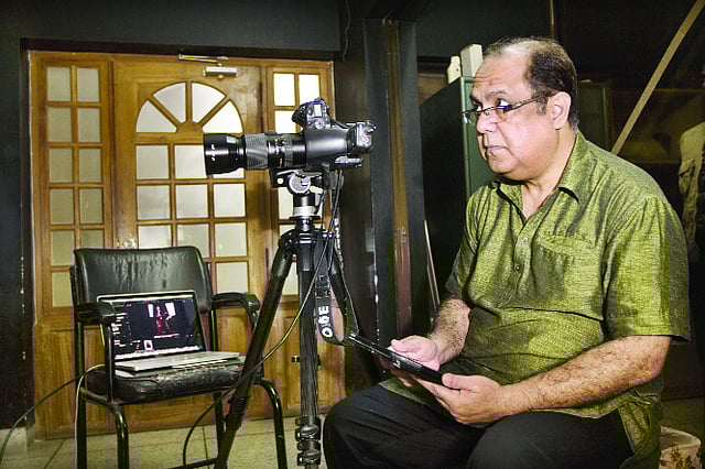 ক্যামেরা নিয়ে কাটে দিনমান