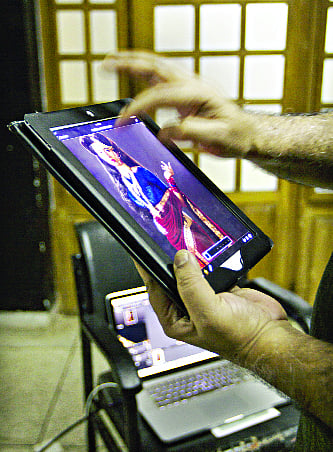 ব্যবহার করেন আইপ্যাডও