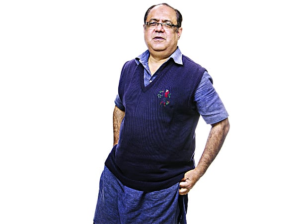 মাঝে মাঝে পাঞ্জাবি পরেন। শীতের সময়ে ওপরে চাপিয়ে নেন হাতা কাটা সোয়েটার