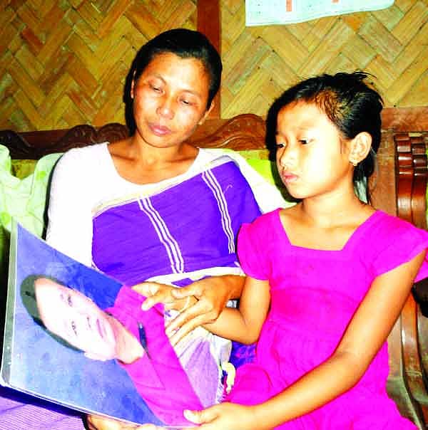 বিজুর আনন্দ নেই ছোট্ট শ্রেয়া চাকমার কাছে। বিজু এলেই বাবার ছবি নিয়ে বিষাদে কাটে তার সারা বেলা প্রথম আলো