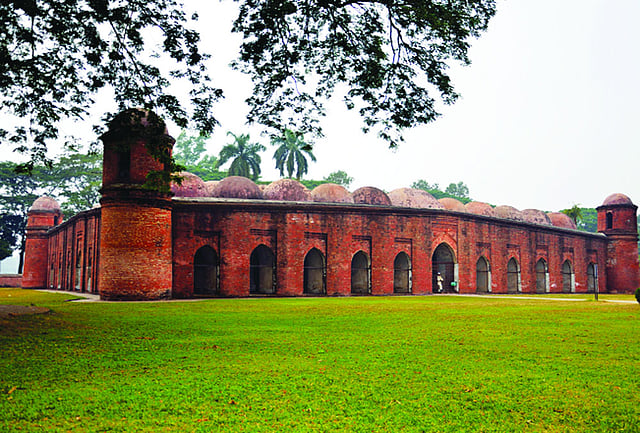 ভারতীয় উপমহাদেশে মুসলিম স্থাপত্যের অন্যতম নিদর্শন বাগেরহাটের ষাটগম্বুজ মসজিদ