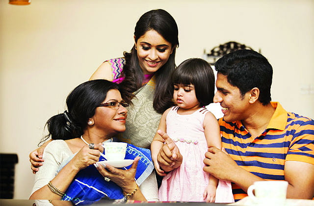 স্বস্তি, নিরাপত্তা ও দায়িত্ববোধের পরিচয় মিললে অপবাদে কী যায়-আসে? মডেল হয়েছেন শিরীন বকুল, জিনিয়া, টিয়ারা ও শামস। ছবি: কবির হোসেন