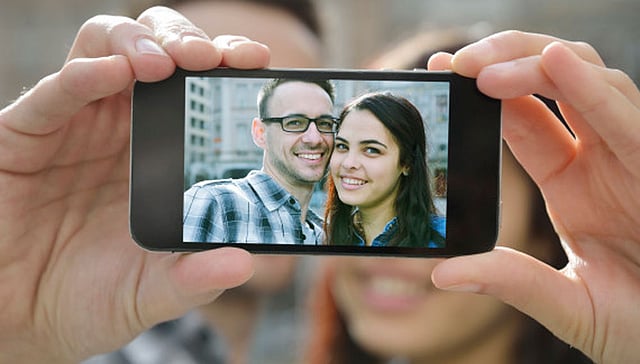 মোবাইলে ভিডিও করার সময় এভাবে মোবাইলটি ধরা উচিত