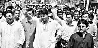 কৃষ্ণনগর আসনে নির্বাচনী প্রচারণায় তাপস পাল l প্রথম আলো