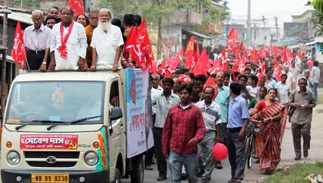 বনগাঁয় নির্বাচনী প্রচারে বামফ্রন্টের প্রার্থী পশ্চিমবঙ্গের সাবেক মন্ত্রী দেবেশ দাস। ছবি: ভাস্কর মুখার্জি