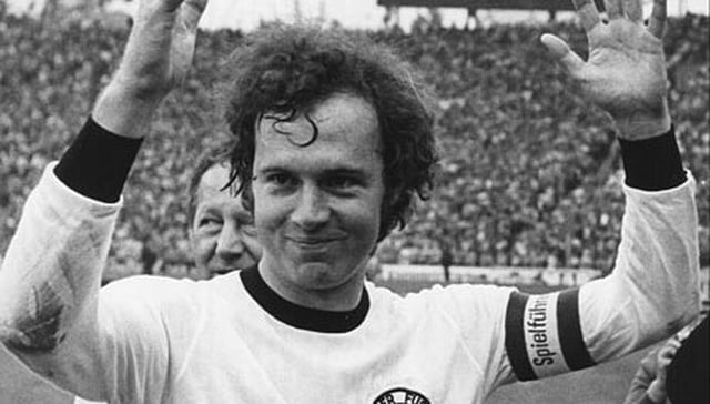 ১৯৭৪ সালে জার্মানির অধিনায়ক হিসেবে বিশ্বকাপজয়ী ফ্রাঞ্জ বেকেনবাওয়ার