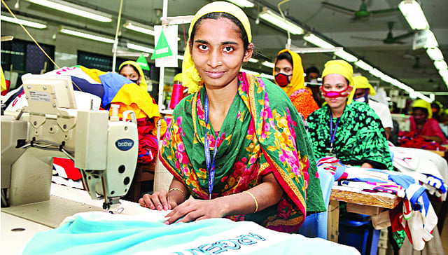 আর্জেন্টিনা জার্সি তৈরি করে বিশ্বকাপের অংশ হচ্ছেন এই পোশাককর্মীরাও