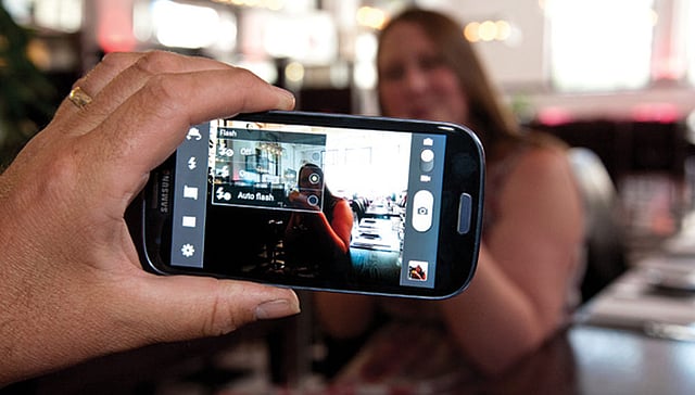 মোবাইলে ছবি