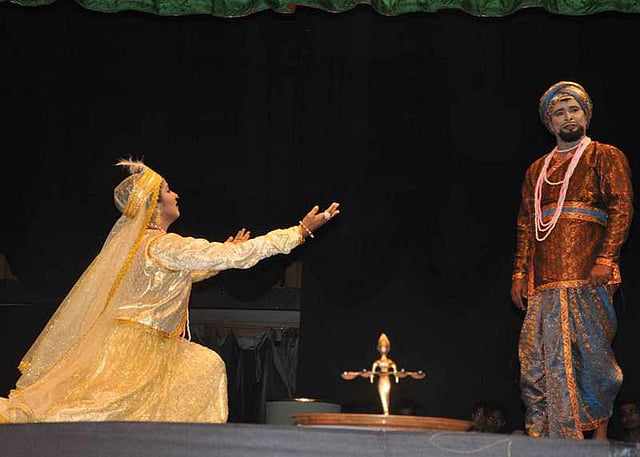 পরীক্ষণ থিয়েটারে পরিবেশিত যাত্রাপালা রক্তাক্ত প্রান্তর-এর একটি দৃশ্য l ছবি: প্রথম আলো