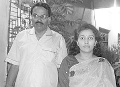 চন্দন সরকারের সঙ্গে মেয়ে সুস্মিতা সরকার