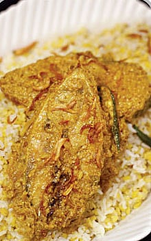 ইলিশ ভাপে মুগ পোলাও