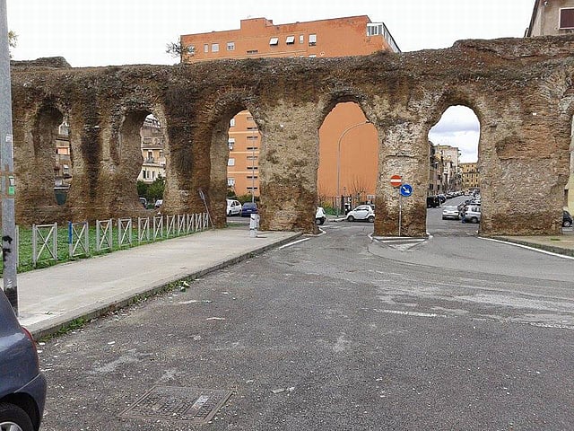 প্রাচীন সেই প্রাচীরের একাংশ