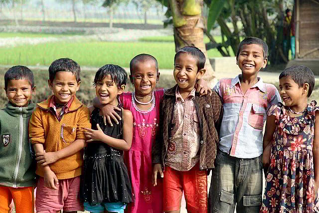 এমন হাসি-খুশি আনন্দময় শৈশব হওয়ার কথা সব শিশুর। কিন্তু সব সময় তা হয় না। নানা নেতিবাচক ঘটনায় মলিন হয়ে যায় বহু শিশুর হাসিমাখা মুখ। ফাইল ছবি