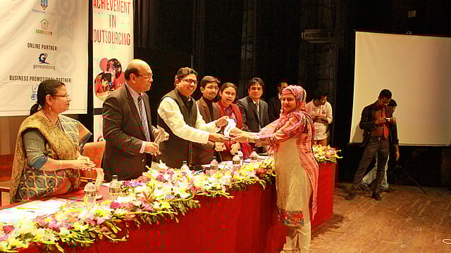 সেরা ১০ নারী ফ্রিল্যান্সারকে সম্মান জানানো হয়। ছবি: তথ্যপ্রযুক্তি বিভাগের সৌজন্যে