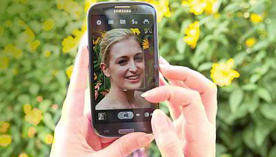 এখন অ্যান্ড্রয়েড দিয়েই তোলা যাবে ডিএসএলআরের মতো ছবি