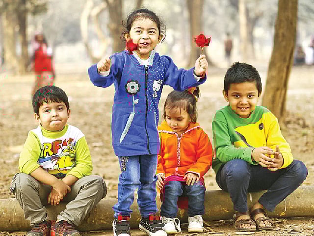 শীতপোশাকে রঙের ছটায় বর্ণিল শিশুরা। মডেল: ওয়াসিফ, আলভিনা, আরফা ও তৌসিফ, পোশাক: লা রিভ, ছবি: সুমন ইউসুফ