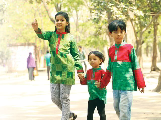 সারা বছরই নানা উপলক্ষে শিশুরা পরতে পারে লাল-সবুজে রাঙানো পোশাক