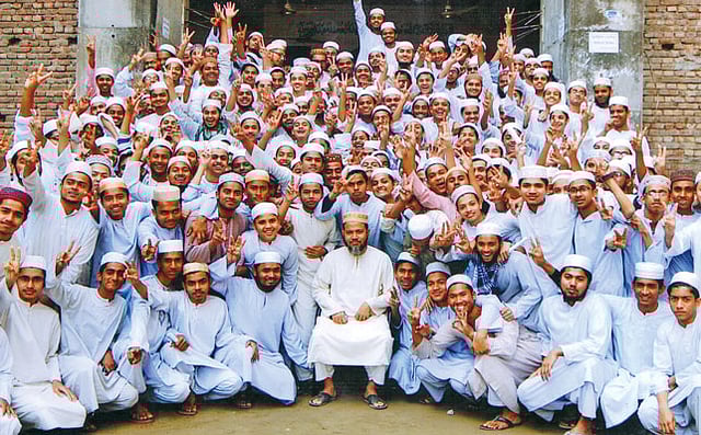 দাখিল পরীক্ষার ফলাফলে সারা দেশে প্রথম হয়েছে ঢাকার ডেমরার দারুননাজাত সিদ্দীকিয়া কামিল মাদ্রাসা l ছবি: প্রথম আলো