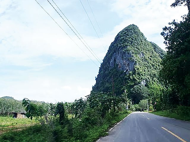 মালয়েশিয়ার সীমান্তবর্তী থাইল্যান্ডের সংখলা প্রদেশের এই জায়গায় এসে শুরু হয় জঙ্গলের পথে যাত্রা। ছবি: থাইল্যান্ডের স্থানীয় পত্রিকা থেকে সংগৃহীত