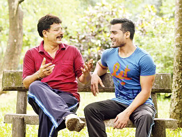 এমন আলাপচারিতা বাবা–ছেলের মধ্যে যেন হয়