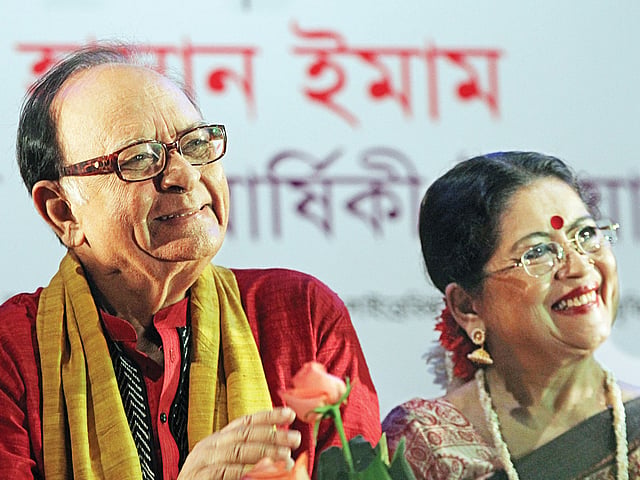 জন্মদিনে স্ত্রী লায়লা হাসানের সঙ্গে হাস্যোজ্জ্বল সৈয়দ হাসান ইমাম l ছবি: প্রথম আলো