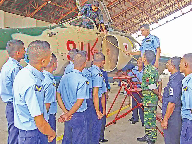 বাংলাদেশ বিমানবাহিনীতে বিমান সেনা হিসেবে টেকনিক্যাল ও নন-টেকনিক্যাল ট্রেড, প্রভোস্ট ও পিএফঅ্যান্ডডিআই ও মিউজিক ট্রেড পদে চলছে লোকবল নিয়োগ