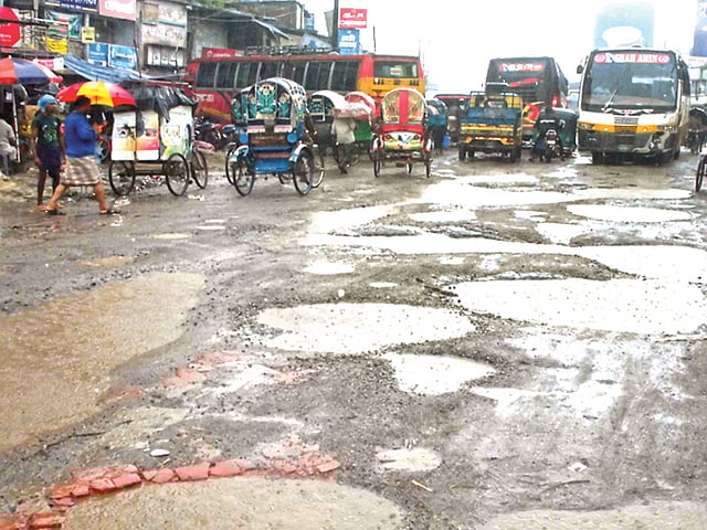 চট্টগ্রাম-কক্সবাজার মহাসড়কের ভোগান্তি