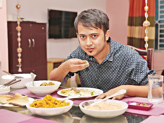 খাওয়ার সময় ঠিক করে নিন। ছবি: প্রথম আলো