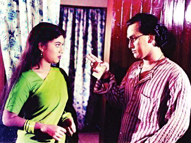 শাবনূর ও সালমান শাহ অভিনীত ছবির দৃশ্য