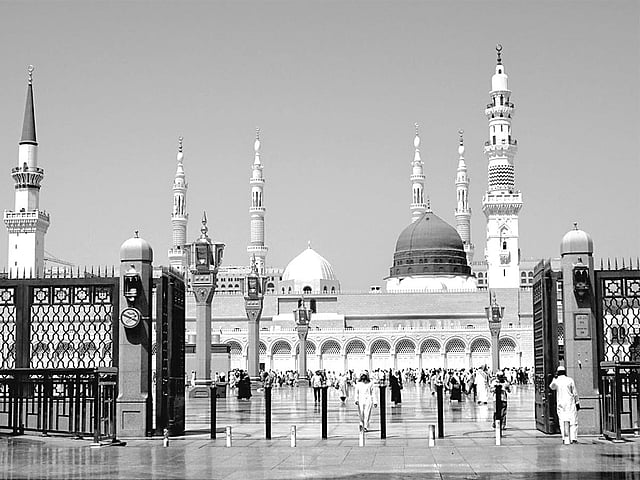 মদিনায় নবীজি (সা.)-এর রওজা শরিফ