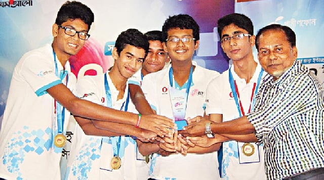 রংপুর অঞ্চলে বিজয়ী দল ঠাকুরগাঁও সরকারি বালক উচ্চবিদ্যালয়