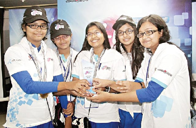 রাজশাহী অঞ্চলে বিজয়ী দল কুষ্টিয়া সরকারি বালিকা উচ্চবিদ্যালয়